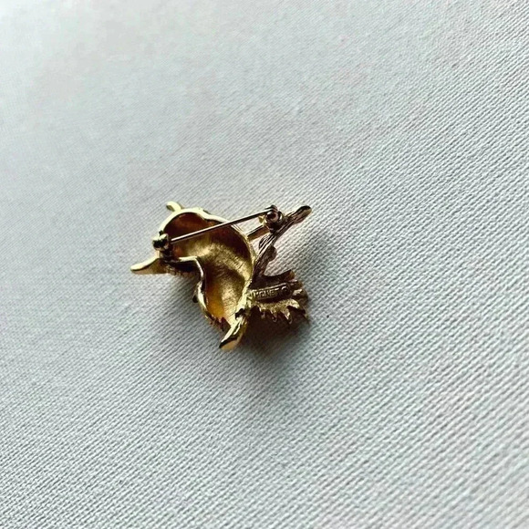 Vintage Monet Gold Tone Horned Owl Brooch Pin - Picture 4 of 6